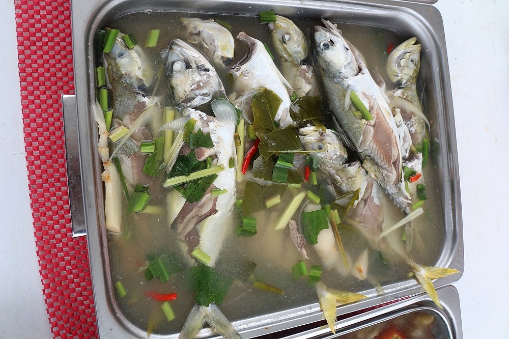 


ต้มยำปลาทูสด ๆ ๆ ๆ


แล้วจะกินกันหมดไหมนี้


