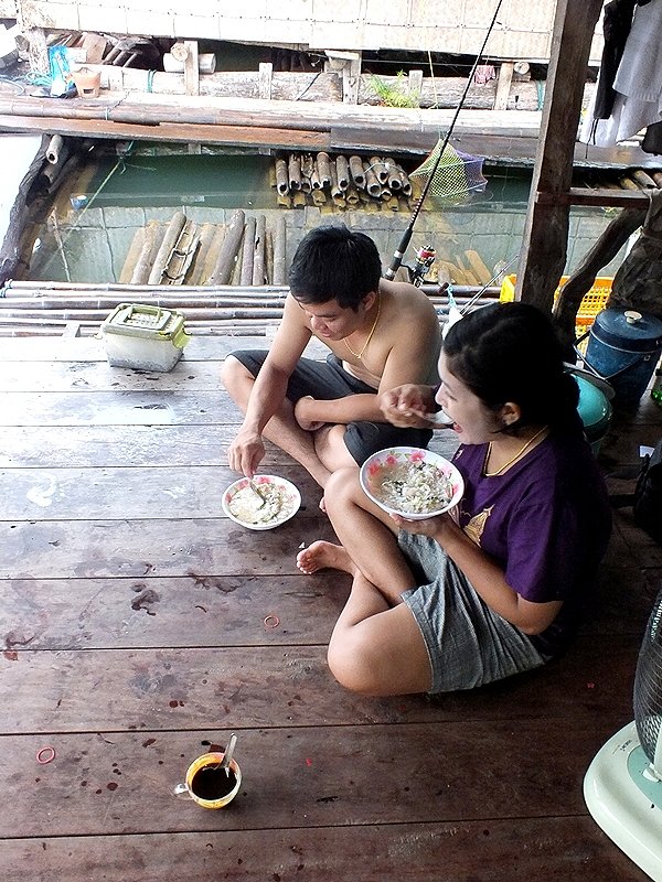 รอหนูแป๊บ ยังอร่อยอยู่เลย :laughing: :laughing: :laughing: :laughing: :laughing: :umh: :umh: :umh: :