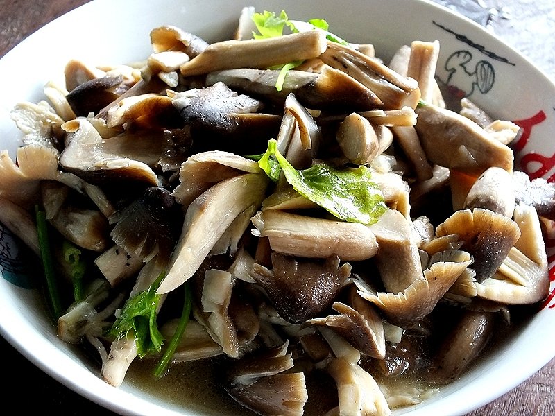 ทีเด็ดของมื้อนี้ เห็ดโคนน้ำมันหอย  :umh: :umh: :umh: :umh: :umh: :umh: :umh: :umh: :umh: