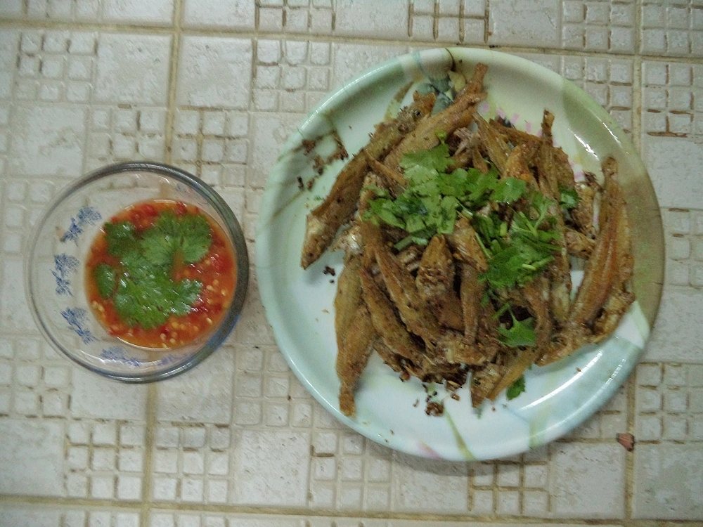 ทอดกระเทียม-พริกไทย..ครับ :umh: :umh: :umh:
