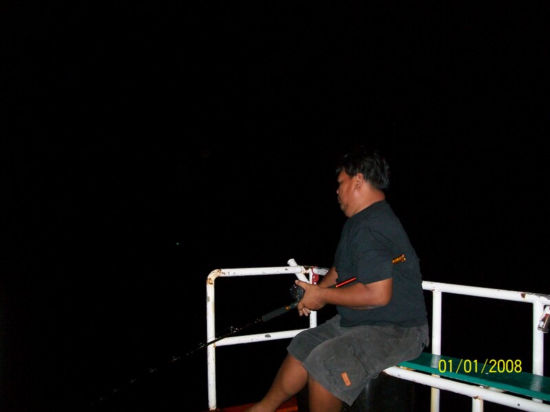 น้าเอก้กำลังเอาขึ้นมาครับ คลื่นแรงยืนไม่รอดครับ :laughing: :grin: