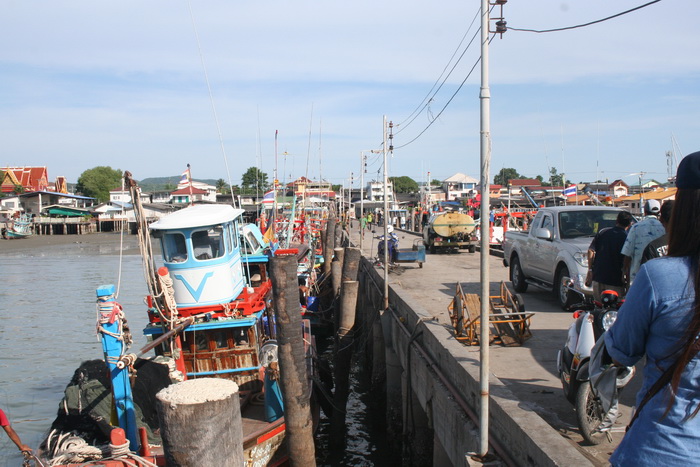 ถึงท่าเรือบางเสร่