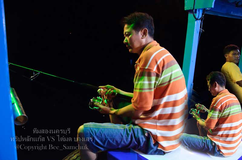 เฮียเซี้ย กลัวน้อยหน้าเฮียปอ เลยต้องมานั่งตกปลาแบบมึนนิดนิด