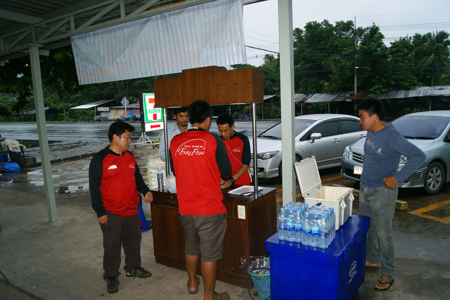 ระหว่างรอเวลาทางขึ้นเขื่อนเปิด 