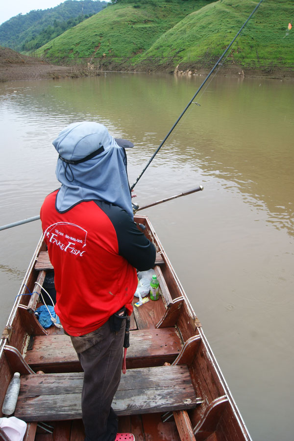 พอขึ้นเรือมาก็เงียบไม่ฮ็อทเหมือน ไต๋โก เลย