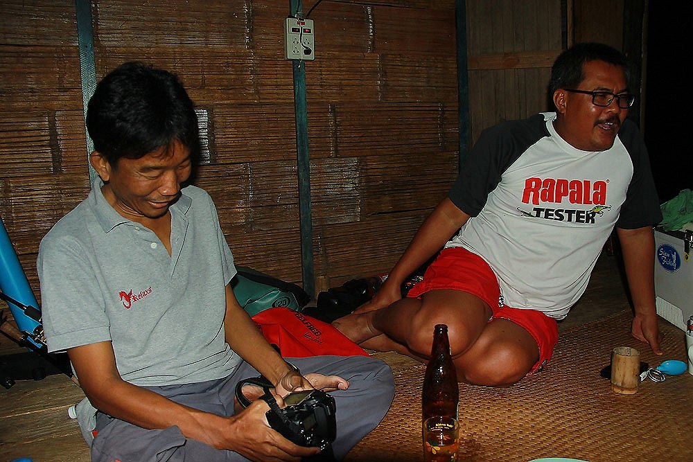 

คืนนี้เป็นคืนของ F18  กับ F22   :laughing: :laughing: