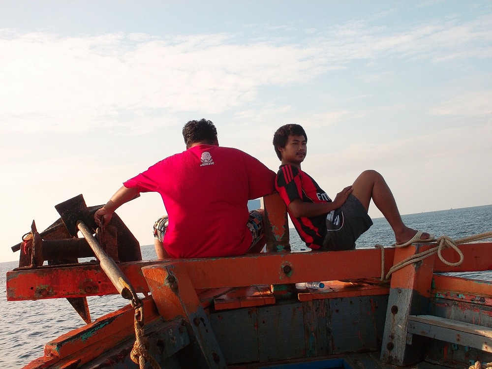 สองหนุ่มหน้าเรือ