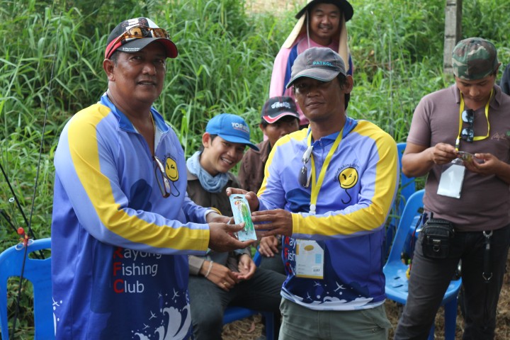 รูปข้างบน ที่รับเหยื่อกบ เป็น รางวัล ปลา 1 ตัว
 ขอขอบคุณเหยื่อจาก พี่อู๊ดดี้ Udy และ พี่กุ๋ย Tiger 