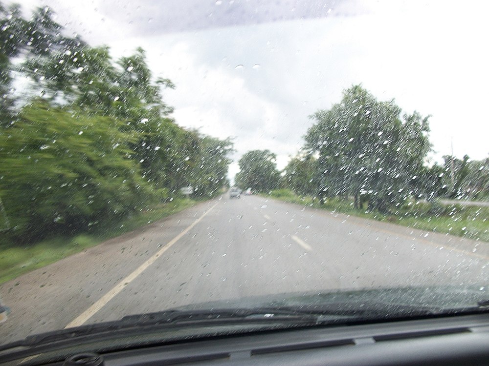 บ่าย 3 ย้ายหมายไป อ.หนองกี่ เป็นอ่างเก็บน้ำครับครับ ฝนกะลังตกพอดี 