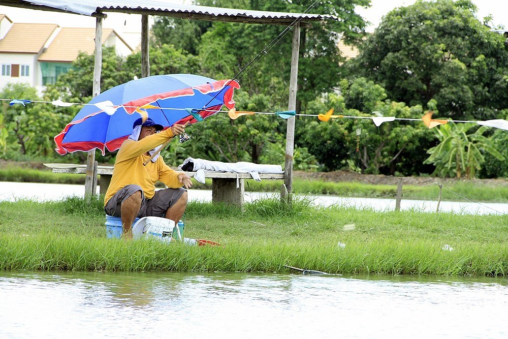 เพื่อนร่วมหมายหัวบ่อที่ปลากินยากมากครับ สมาธิเยี่ยมมาก  :cheer: