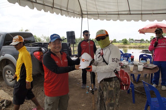 ตื่นมาก็ มารับ รางวัล ผู้พิชิต ตะพาบน้ำผัดเผ็ด  :laughing: :laughing: :laughing: