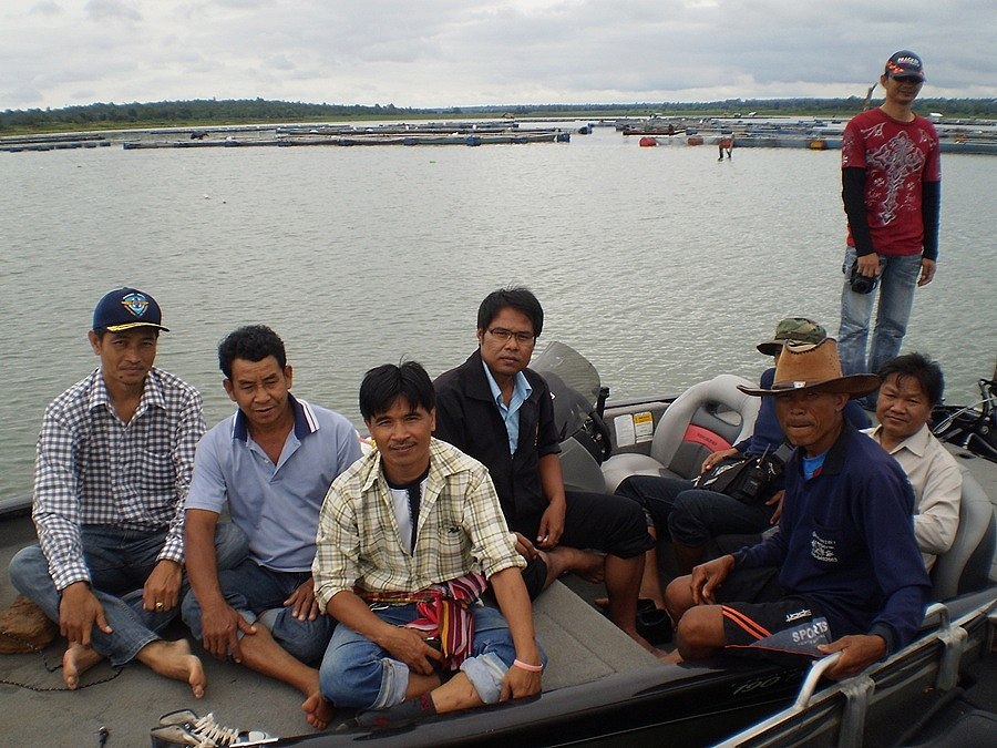 กำนัน  ผู้ใหญ่บ้าน ผู้ช่วยผู้ใหญ่บ้าน  มากันครบเลยครับ :grin:
เรือแบส ของน้าศักดิ์ดา กลายร่างเป็นเร