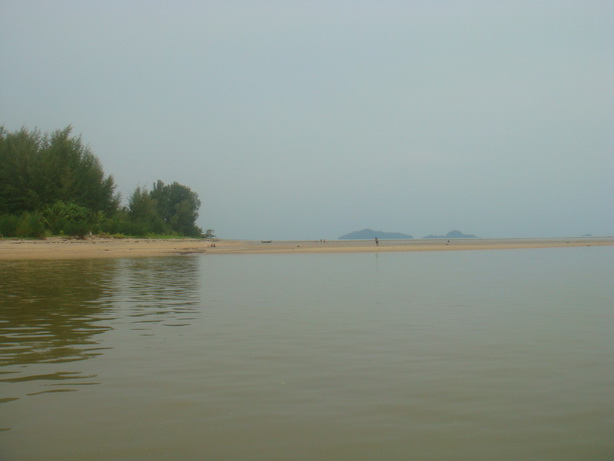 ถึงหัวหาดปากบารา น้ำลง ินิ่งสงบ