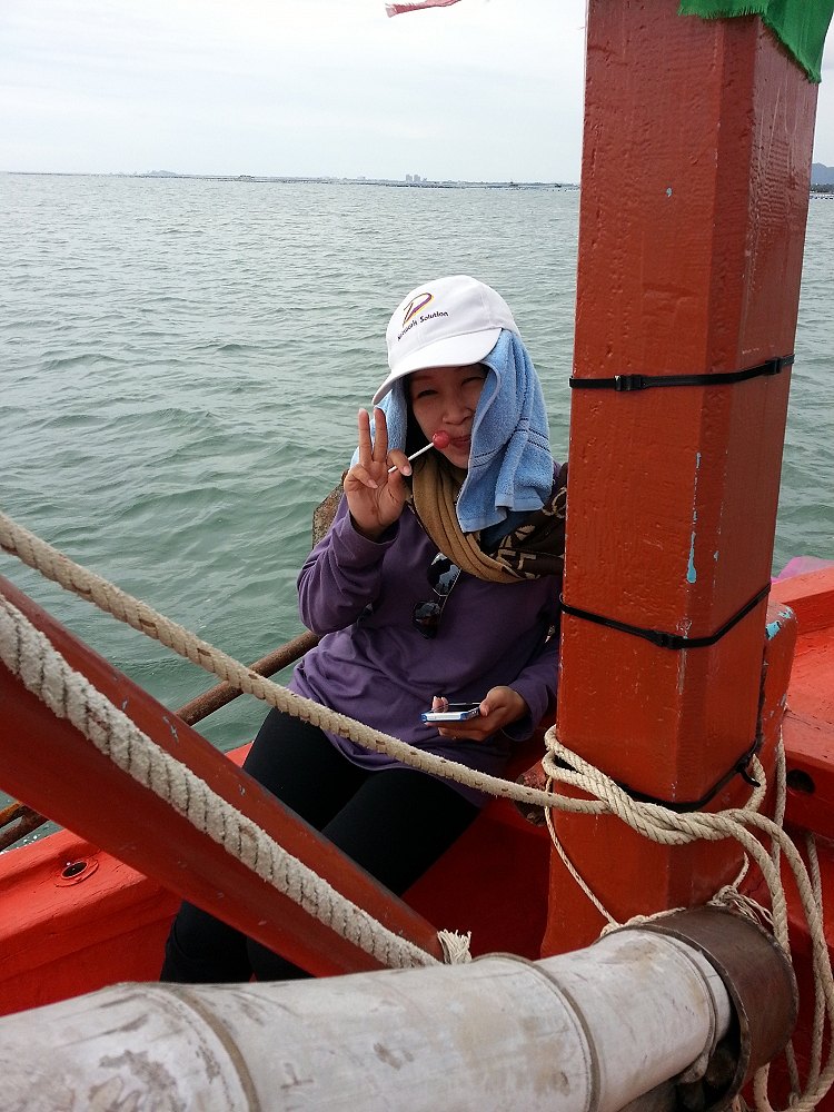 คนนี้ตากล้องครับ เมาเรือเหมือนกัน เลยไม่ได้ถ่ายรูปเลย