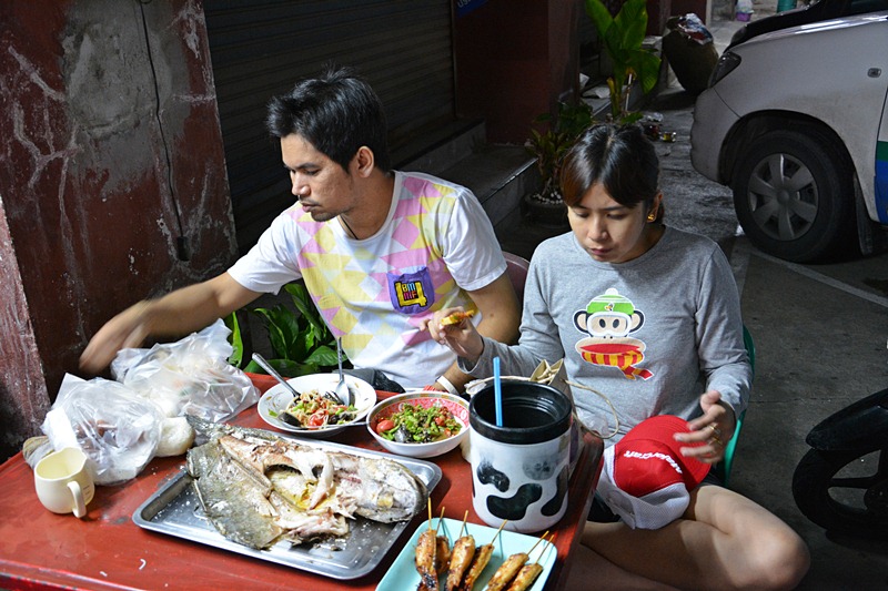 พี่ทุย..ชวน  โอมิด กับ น้องBook  มากินด้วยกัน  ครับผม !!!    :grin: :grin: :grin:

 :cheer: :cheer