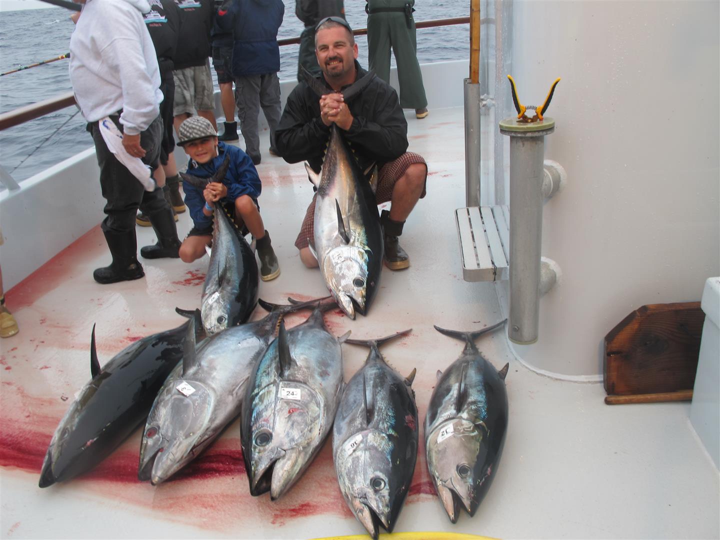 เด็กนี้ชื่อ Ryder  8 ขวบ  พ่อพามาเล่น Blue fin  เสียเเล้ว