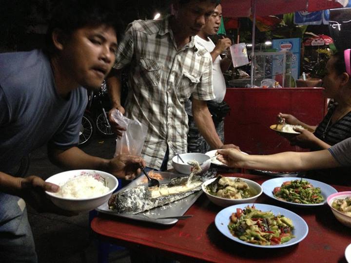 น้าอ๋า..บอกว่า   [b]"แซ่บมาก"  !!! [/b]    :laughing: :laughing: :laughing:

 :cheer: :cheer: :c
