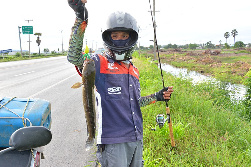 จัดไป  [b]" โครงการเสียวแรก "[/b]  ของวันนี้  ครับผม !!!    :laughing: :laughing: :laughing:

 :