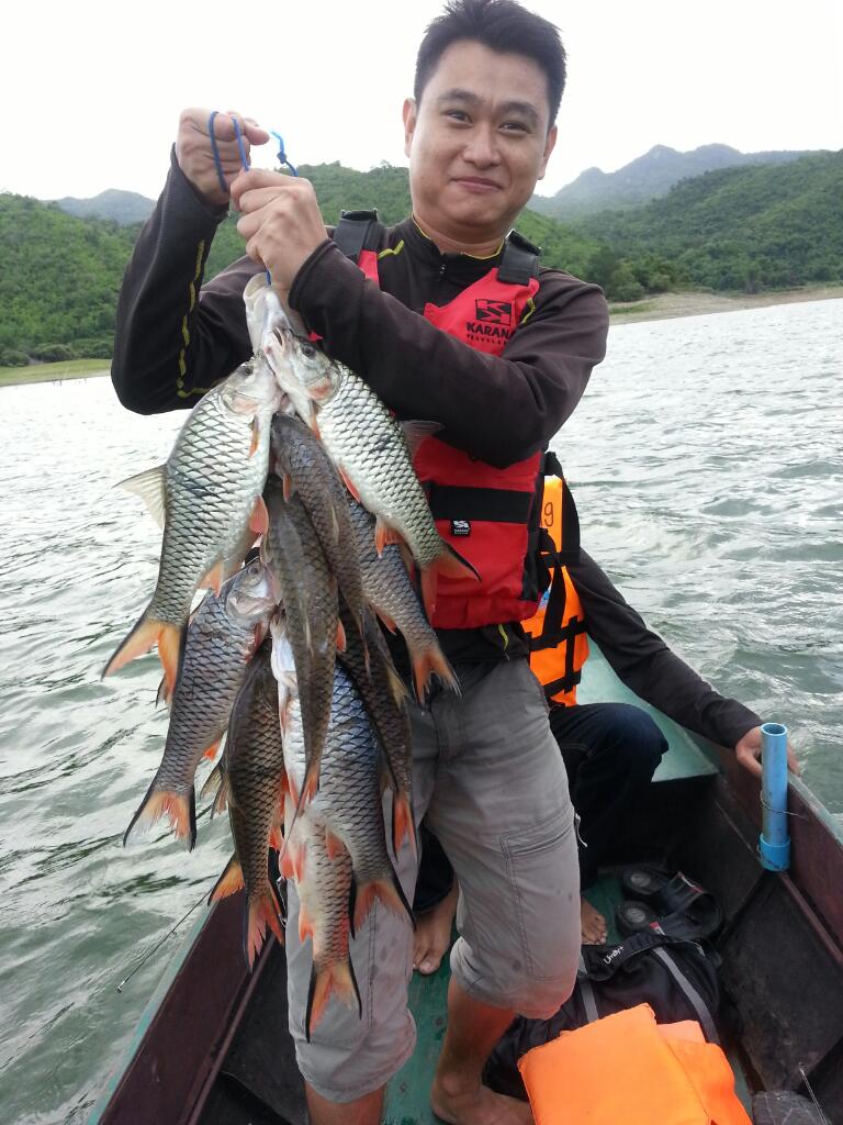 ผมเอามั่ง...อึบ...หนักเหมือนกันนะนี่ :laughing: