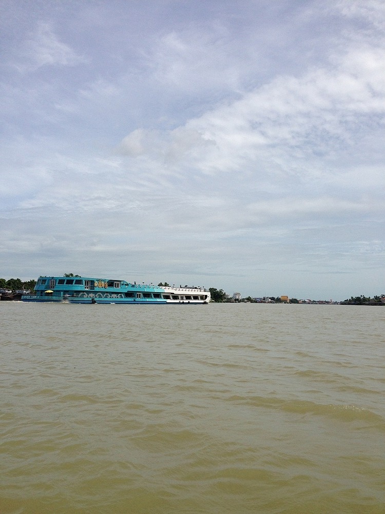 ลมแรงถ่ายเก็บบรรยากาศไปเรื่อยๆ :grin: