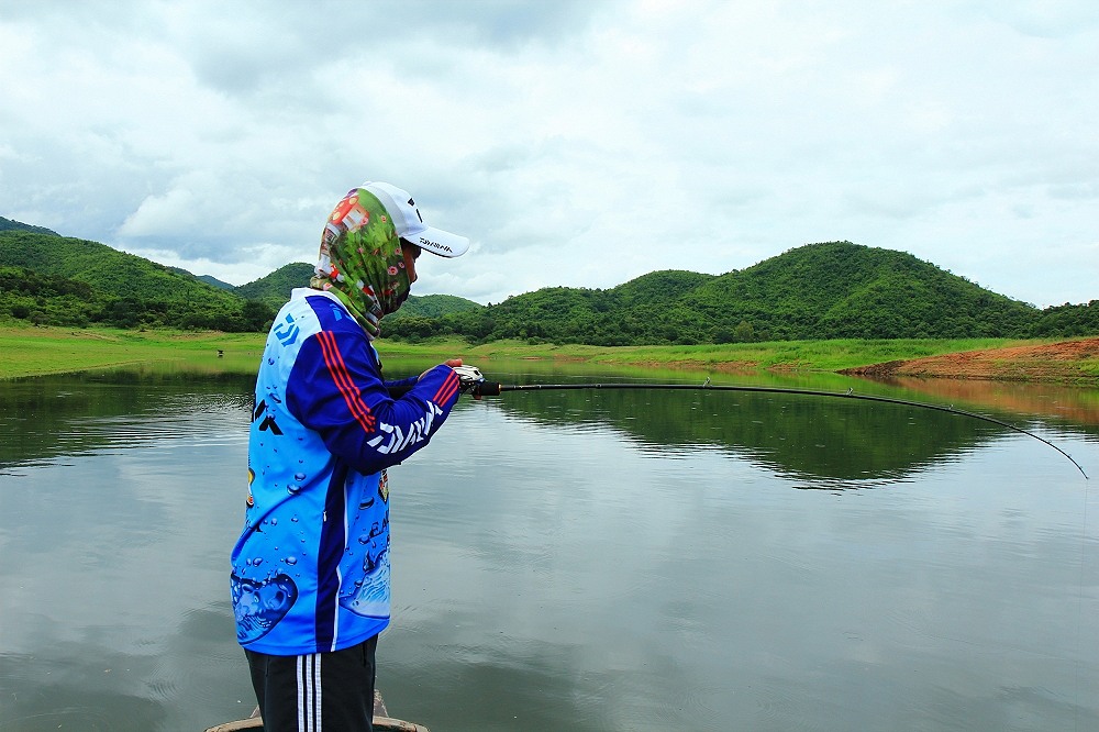  [b]ล่องเรือมาถึงอ่าวใหญ่เลยร้านก๋วยเตี๋ยวมาหน่อย  ลองตี POP ดูบ้าง[/b]  :cheer: