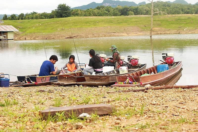  [b]บรรยากาศคงไม่ต่างกับผมเมื่อคืนครับ คงนั่งปรึกษาหารือกันว่าจะไปหมายแถวไหนดี[/b]