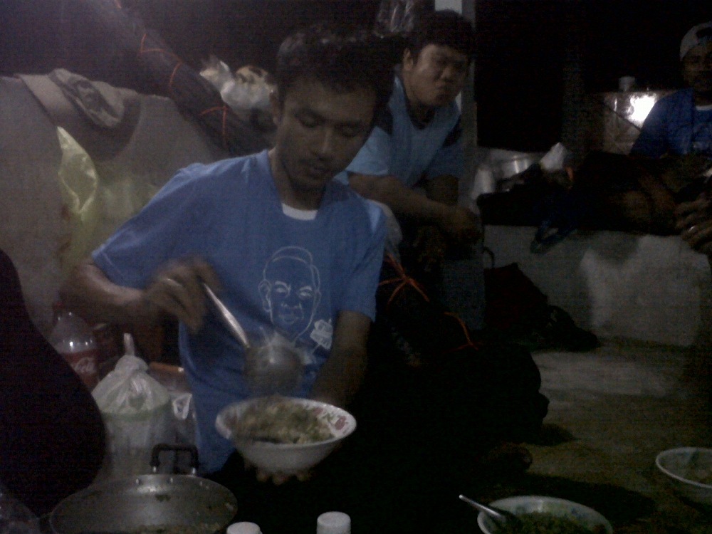 ข้วต้มกันค้าบบบ ข้าวต้มปลาาา.....กลับมา ซานกันมาเลย หิวอ่ะเด่ะ 5555 :laughing: :laughing: :laughing: