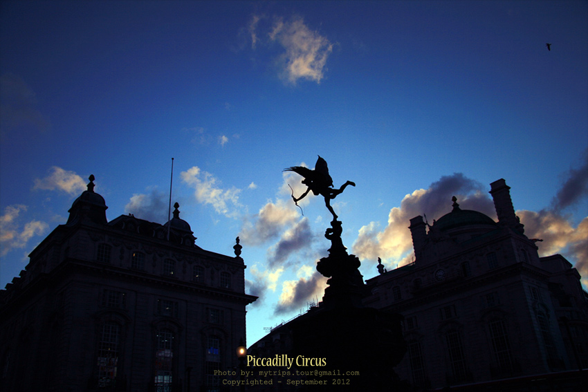 ภาพนี้ถ่ายที่จัตุรัส Piccadilly Circus ที่ประเทศอังกฤษเมื่อเดือนเมษายนปีที่ผ่านมา ในวันนั้นอากาศไม่เ