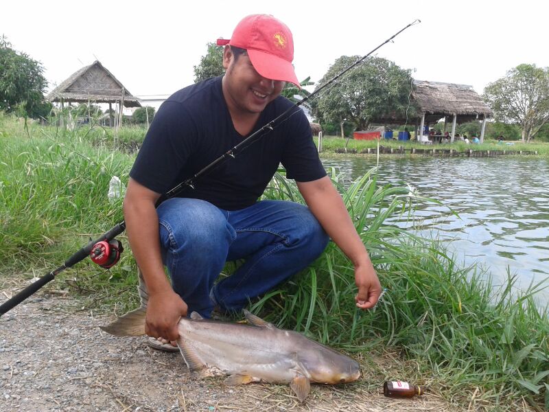 Rut fishing  นั่งเล่นวันหยุดที่ บ่อลุงดอน