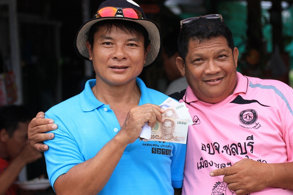 พี่แต๋งก็รับรางวัลครับ ยินดีด้วยครับพี่ :cheer: :cheer: :cheer: