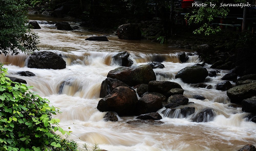 น้ำขุ่นอันเนื่องมาจากฝนตกเลยไม่ค่อยสวย