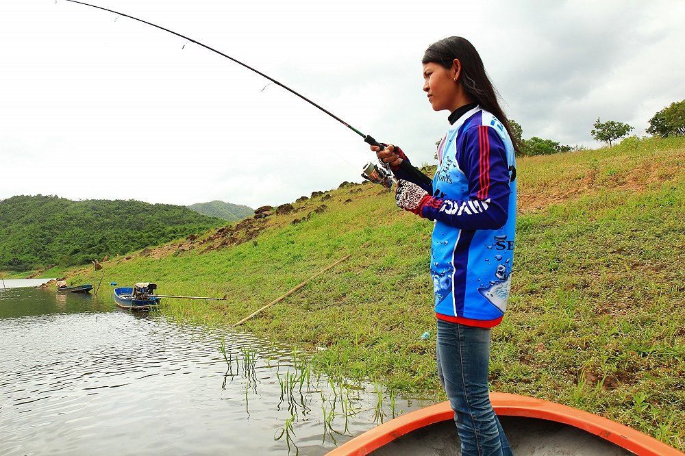  [b]เอาเรือแปะตลิ่ง  กินข้าวยังไม่ทันอิ่ม  โปรแกบอก ถ่ายรูปหน่อย[/b]  :laughing: :cheer: