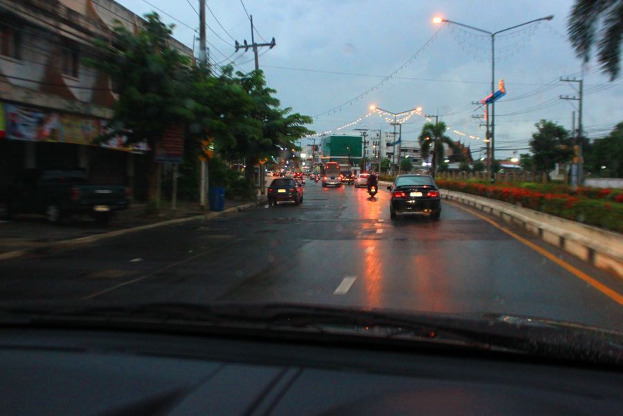 ถึง ยโส ฝนหยุดพอดี 