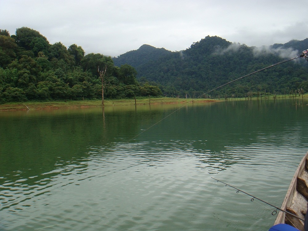บรรยากาศดี ฝนตกพล่ำ ๆ ทั้งวันเลยครับไม่ร้อน
 :cheer: :cheer: