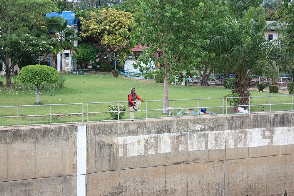 

ฝั่งตรงข้าม ก็มี "โปร" อยู่

มองไกลๆ คล้าย "มูราตะ" นิดๆ 

 :laughing: :laughing: