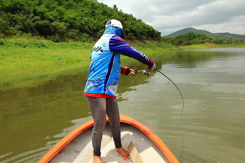  [b]สุดท้ายต้องลงมาตีในเรืออยู่ดี[/b]  :laughing: :cheer: