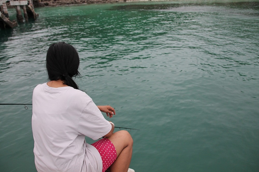 แล้วสาว ๆ ก็มานั่งตกหมึกกัน  :grin: