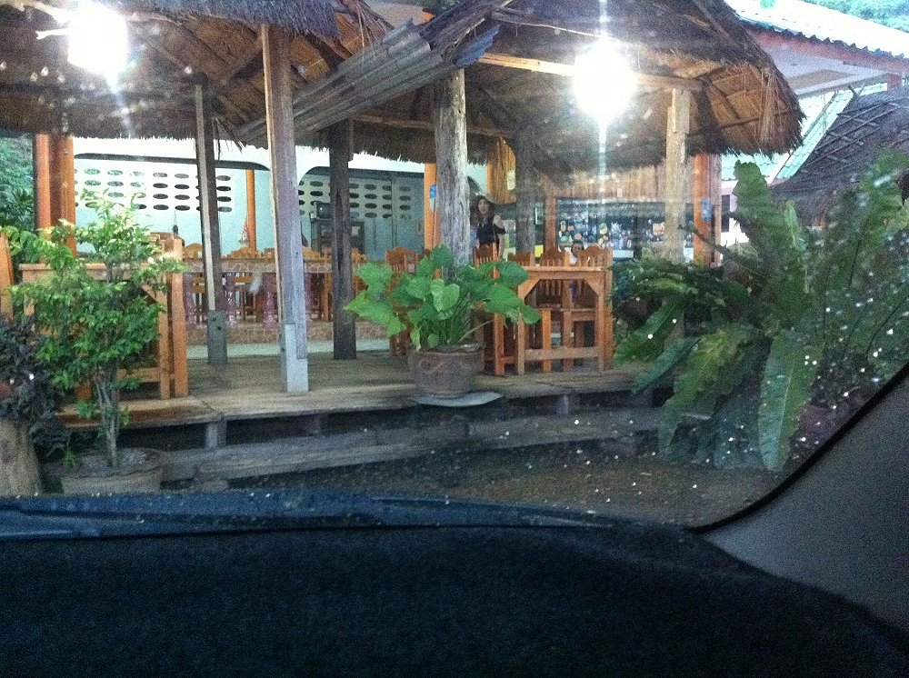 ตอนเย็นตกปลาเสร็จ เจอสาวขาวๆ แวะกินร้านนี้ดีฝ่า55 :grin: :grin: