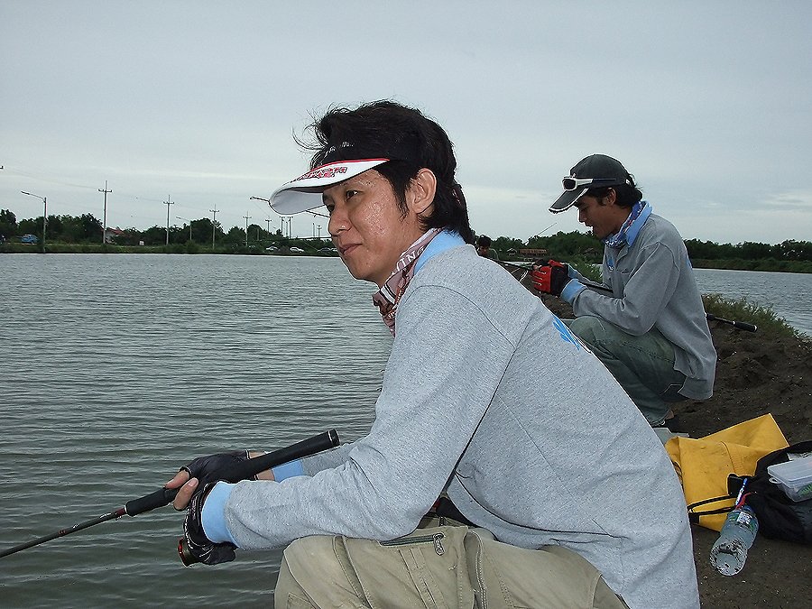 [b]คนนี้แหละ น้าบิ๊กปลายาง ดูกันชัดๆครับ อิอิ หล่อไม๊ [/b]
 :cool: :cool: :cool: :cool: :cool: :coo