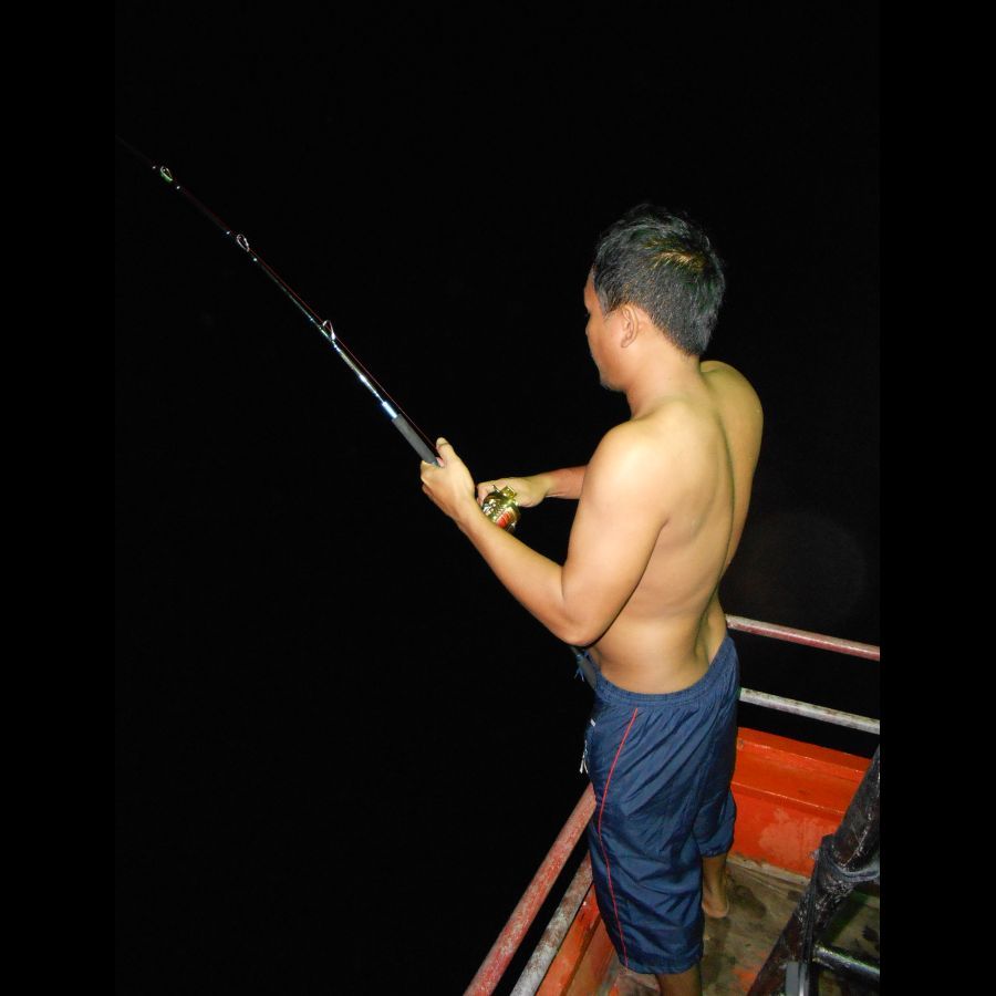 หมึกตัว-ปลาตัว...!
ลงอีกก็กินอีกของบังเอ
 :laughing: :laughing: :laughing: