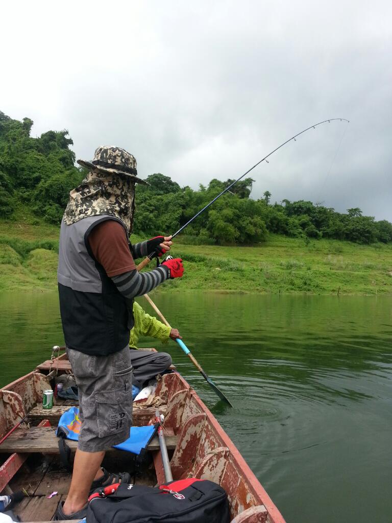 หัวเรือปลดปลาเพิ่งเสร็จ... ท้ายเรือ เอาอีกแล้วครับ :grin: