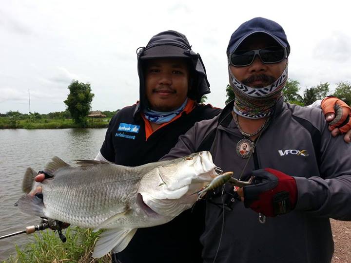 เขามาโฉบแบบนี้หลุดยาก แต่ก็เล่นซะเบ็ดง้างเลย :laughing: :laughing: