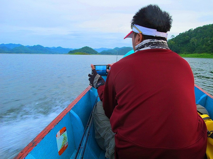  [b]** เรือออกแล้วตามมากันเลยนะครับ....

หมายแรกเจ้าตั้มบอกเด๋วผมพาไปเล่นชะโดก่อนนะเพ่ป๊อด....จัดป