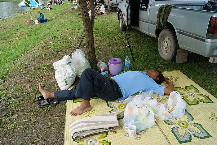 น้าเล็ก ขอหลบตาดำแป๊บหนึง(ทำโอทีเยอะ) :laughing: :laughing: :laughing:
