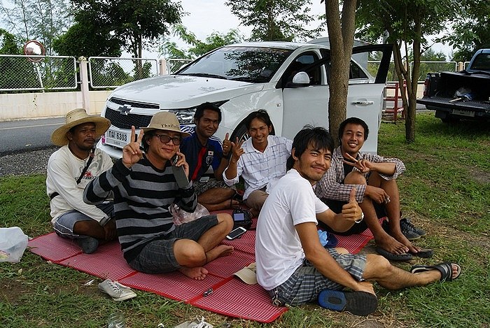 รวมกลุ่มประท้วงอะไรหรือเปล่าครับ...555... :cheer: :cheer: :cheer: :cheer: