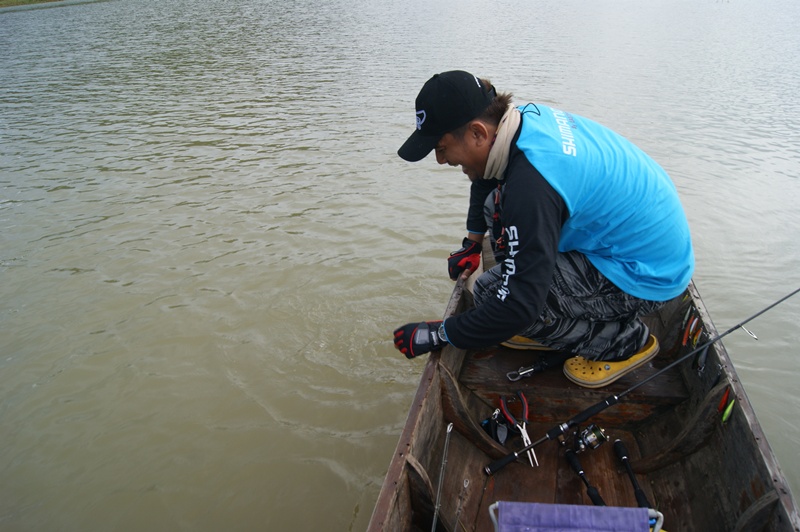  ขอพักไว้เพียงเท่านี้ก่อนนะครับ พอดีต้องเตรียมตัวออกทริปลงแม่น้ำ เจ้าพระยา เดี๋ยวกลับมา ( ถ้าไม่เพลี