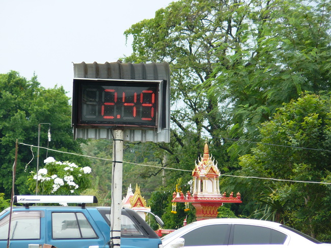 นี่ครับ ดูที่จอ นิ่งๆ นานๆ 2.49 kg ปลาลงขันของทีมงานพี่ริน วังทองหลาง :ohh: :ohh: :ohh: :cheer: :che