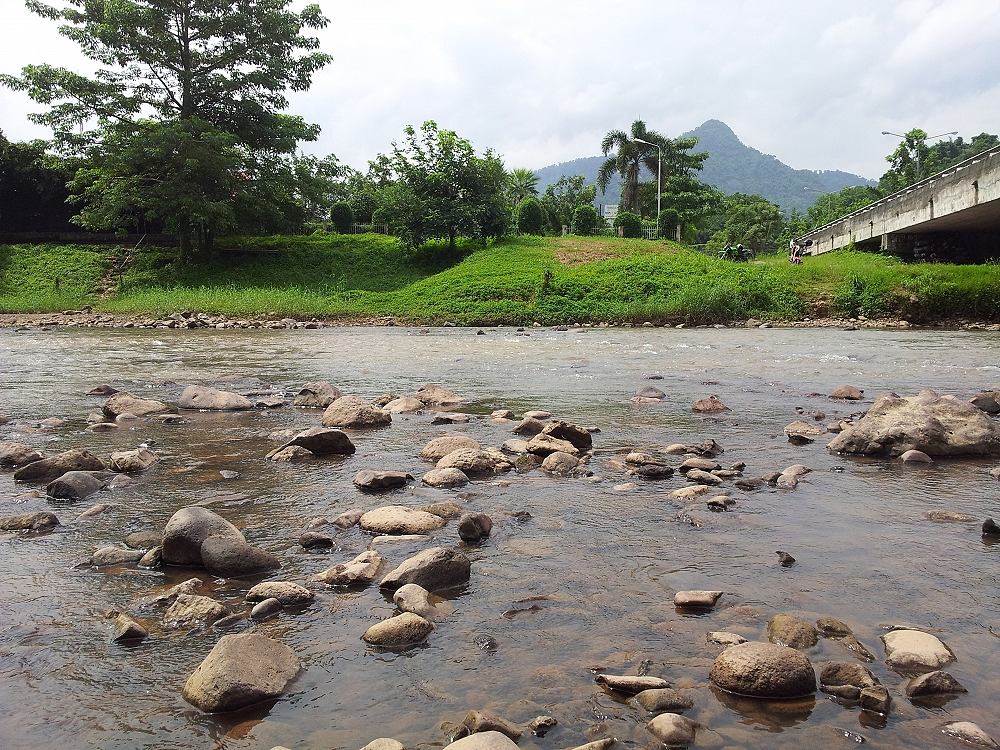 โดนช่วงน้ำวนหลังก้อนหิน ตีผ่านหลังหินมามักจะมีตัวซุ่มอยู่