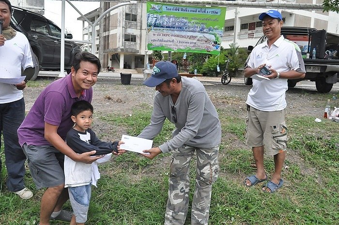 รางวัลรองชนะเลิศอันดับ 1 ประเภพปลาหนัง ได้แก่
น้า พุทธิ  พุทธวงค์ (อดีตประธานชมรมไออาร์พีซี ฟิชชิ่ง