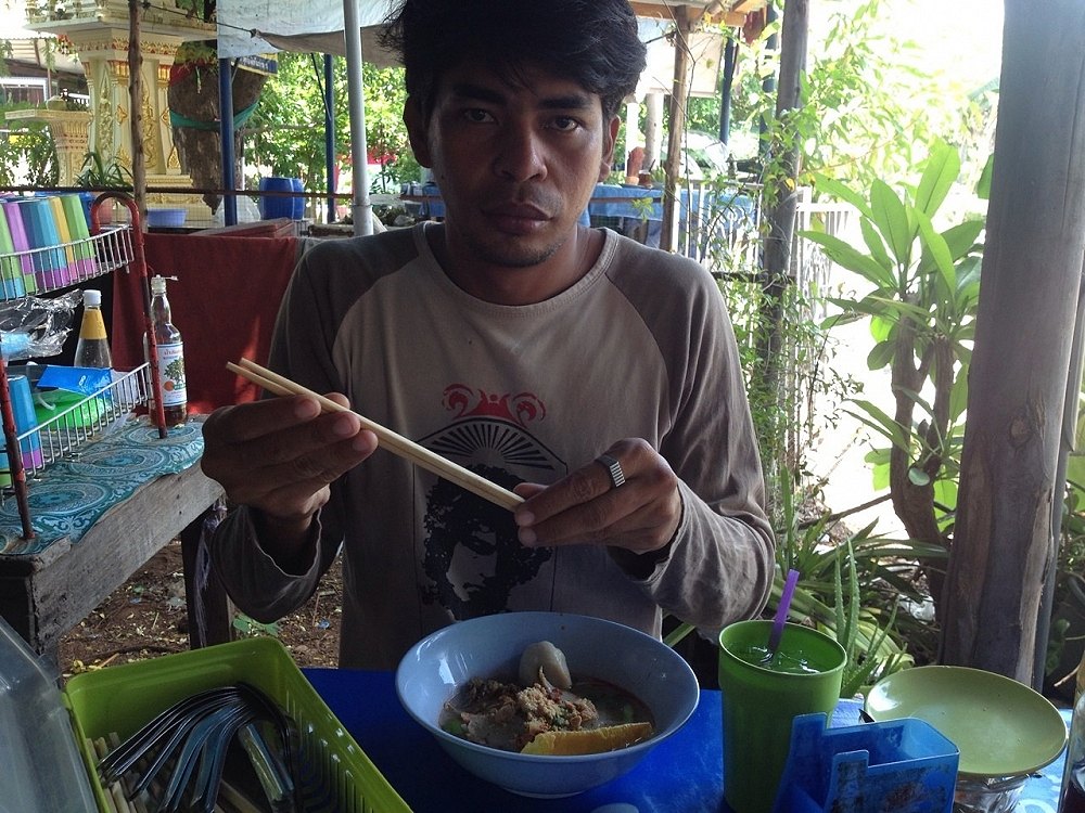 แวะกินเช้าหน่อย